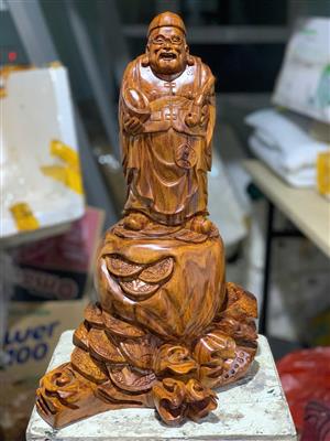 TƯỢNG LÃO QUẢN GIA GỖ SƯA LIỀN KHỐI - GỖ QUÝ HIẾM - PHONG THỦY GIỮ CỦA - GIỮ LỘC